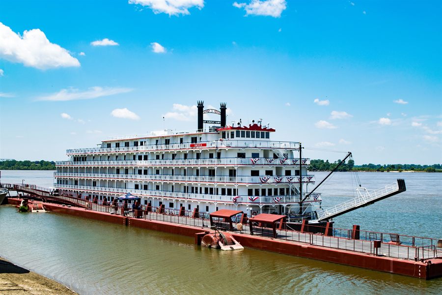 Paddlewheel riverboat on the Mississippi